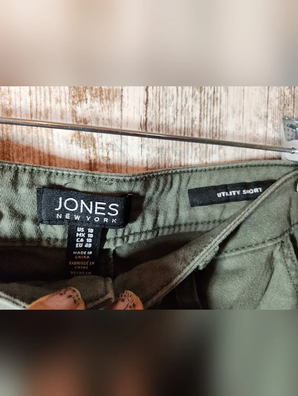 Jones New York Olive Green Utility Cargo Shorts Sz 10 Like New